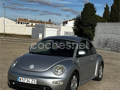 Usado VW New Beetle 100 CV (73 kW) 2000 Gris / plata Utilitario