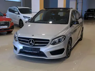 Usado Mercedes B200 136 CV (100 kW) 2018 Gris / plata Utilitario