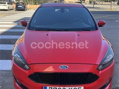Usado Ford Focus ST-Line 125 CV (91 kW) 2017 Rojo Berlina