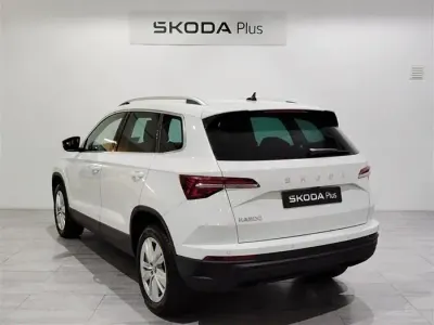 Usado Skoda Karoq Selection 150 CV (110 kW) 2025 Blanco SUV