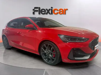Usado Ford Focus ST 280 CV (205 kW) 2024 Rojo Utilitario