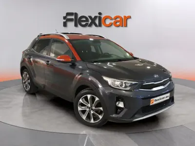 Käytetty Kia Stonic 120 HP (88 kW) 2018 Harmaa Katumaasturi