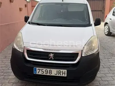 Usado Peugeot Partner Tepee Access 75 CV (55 kW) 2016 Blanco Monovolumen