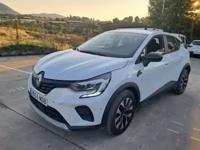 Usado Renault Captur Equilibre 101 CV (74 kW) 2022 Blanco SUV