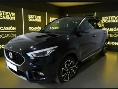 Usado MG ZS Luxury 111 CV (81 kW) 2022 Negro SUV