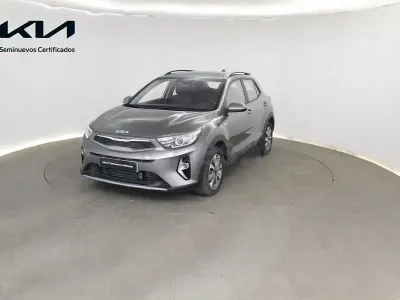 Usado Kia Stonic 100 CV (73 kW) 2025 Gris / plata SUV