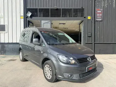 Usado VW Caddy Trendline 102 CV (75 kW) 2014 Gris / plata Monovolumen