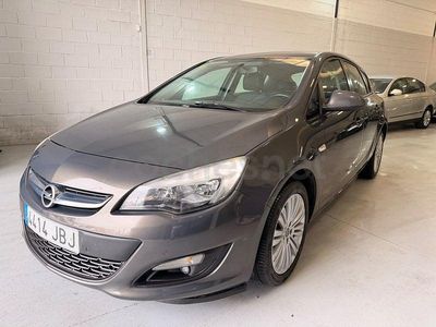 Usado Opel Astra Excellence 140 CV (102 kW) 2015 Gris / plata Berlina
