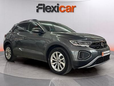Usado VW T-Roc Life 110 CV (80 kW) 2023 Gris SUV