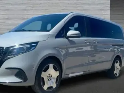 Nuevo Mercedes V250 Avantgarde 190 CV (139 kW) 2026 Gris claro Monovolumen