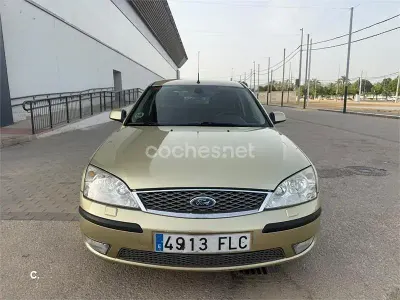 Usado Ford Mondeo Trend 130 CV (95 kW) 2007 Beige Berlina
