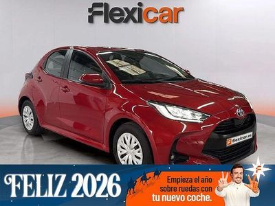 Rojo Usado 2023 Toyota Yaris Hybrid Active Berlina | 18.990 € (Precio justo)