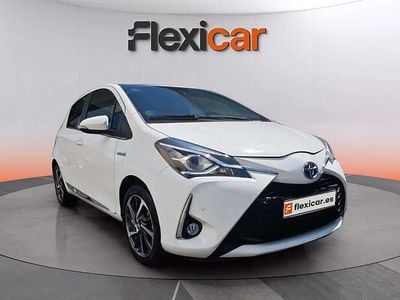 Używany Toyota Yaris Hybrid Active 100 KM (73 kW) 2018 Biały Sedan/Limuzyna