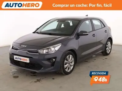 Usado Kia Rio 120 CV (88 kW) 2022 Gris Berlina