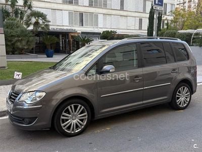 Usado VW Touran Highline 140 CV (102 kW) 2007 Gris / plata Monovolumen