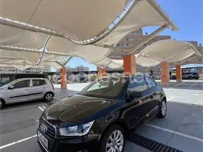 Usado Audi A1 Attraction 90 CV (66 kW) 2016 Negro Utilitario