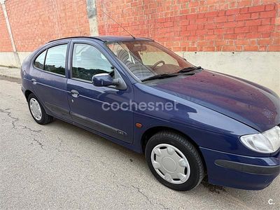 Usado Renault Mégane 65 CV (47 kW) 1998 Azul Berlina