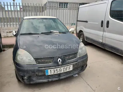 Używany Renault Clio II 80 KM (58 kW) 2004 Czarny Sedan/Limuzyna