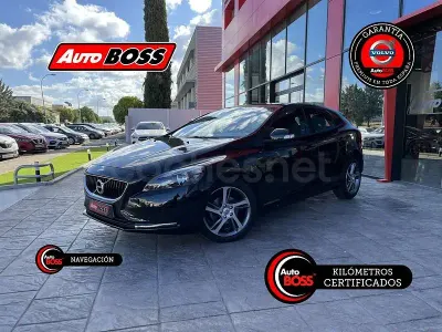 Begagnad Volvo V40 Momentum 120 HK (88 kW) 2018 Svart Sedan