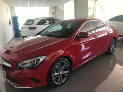 Usado Mercedes CLA200 136 CV (100 kW) 2017 Rojo Berlina
