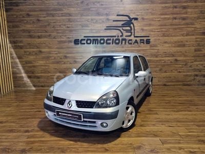 Gris / plata Usado 2002 Renault Clio II Dynamique Berlina | 2490 € (Un poco caro)