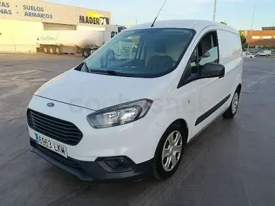 Usado Ford Tourneo Courier Trend 100 CV (73 kW) 2020 Blanco Monovolumen
