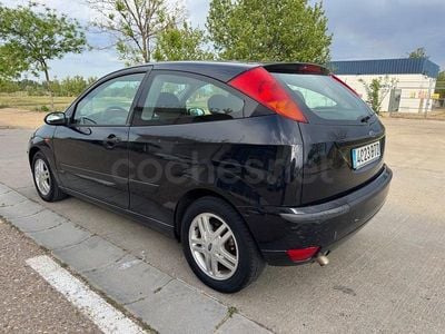 Usado Ford Focus Trend 90 CV (66 kW) 2004 Negro Berlina