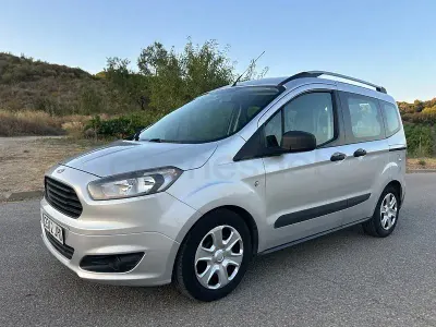 Usado Ford Tourneo Connect Trend 95 CV (69 kW) 2015 Gris / plata Monovolumen