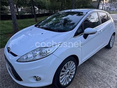 Usado Ford Fiesta Titanium 90 CV (66 kW) 2009 Blanco Utilitario
