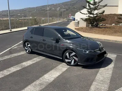 Usado VW Golf VIII GTI Clubsport 301 CV (221 kW) 2023 Gris / plata Berlina