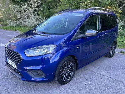 Usado Ford Tourneo Courier Sport 100 CV (73 kW) 2018 Azul Monovolumen
