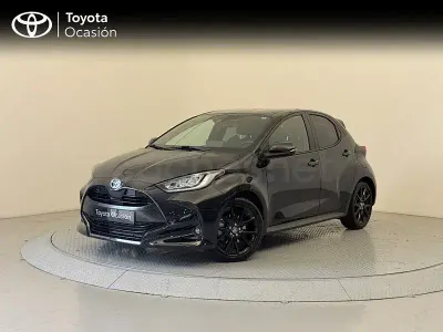 Usado Toyota Yaris Hybrid Style 116 CV (85 kW) 2022 Negro Berlina