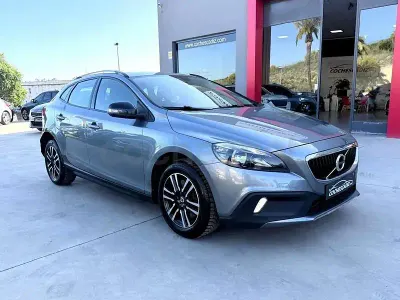 Usado Volvo V40 CC 120 CV (88 kW) 2018 Gris / plata Familiar