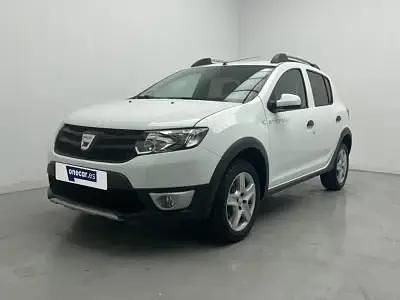 Blanco Usado 2015 Dacia Sandero Stepway SUV | 9900 € (Precio justo)