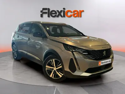 Usado Peugeot 5008 Allure 130 CV (95 kW) 2024 Gris SUV