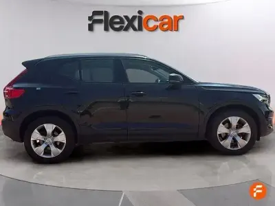 Begagnad Volvo XC40 Momentum 163 HK (119 kW) 2021 Svart SUV