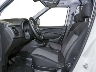 Usado Fiat Doblò 106 CV (77 kW) 2022 Blanco Monovolumen