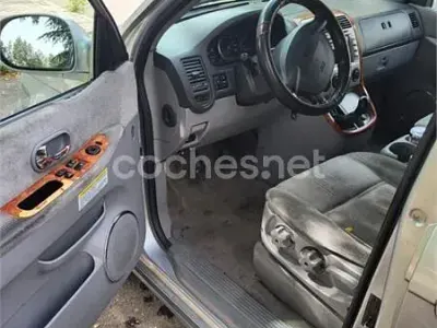 Usado Kia Carnival EX 144 CV (105 kW) 2006 Gris / plata Monovolumen