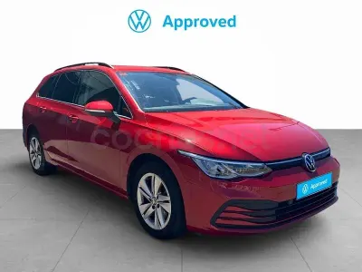 Usado VW Golf VIII Life 130 CV (95 kW) 2021 Rojo Familiar