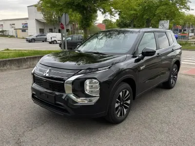 Nuevo Mitsubishi Outlander P-HEV Motion 306 CV (225 kW) 2025 Negro