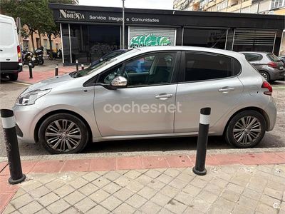 Usado Peugeot 208 Style 100 CV (73 kW) 2016 Gris / plata Utilitario