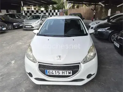 Usado Peugeot 208 Active 68 CV (50 kW) 2013 Blanco Utilitario