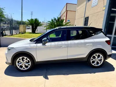 Usado Seat Arona FR 115 CV (84 kW) 2024 Blanco SUV