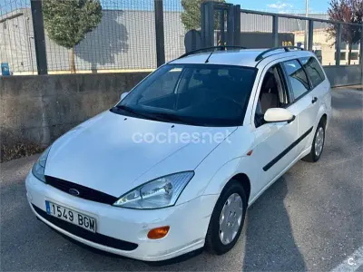 Usado Ford Focus Ambiente 90 CV (66 kW) 2001 Blanco Familiar
