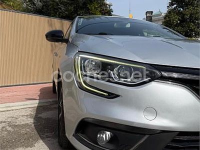 Usado Renault Mégane IV LIMITED 100 CV (73 kW) 2018 Gris / plata Berlina