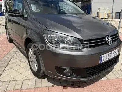 Begagnad VW Touran Advance 105 HK (77 kW) 2013 Grå Minibuss
