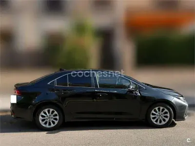 Usado Toyota Corolla Active 122 CV (89 kW) 2019 Negro Berlina
