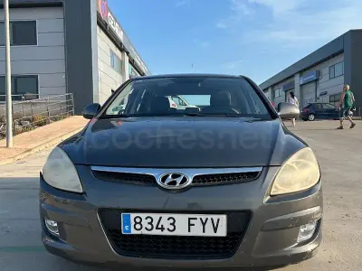 Usado Hyundai i30 Style 122 CV (89 kW) 2008 Gris / plata Berlina