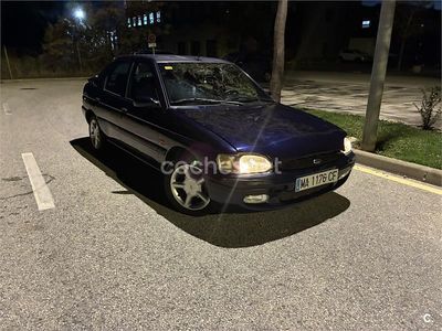 Usado Ford Escort 115 CV (84 kW) 1997 Azul Berlina