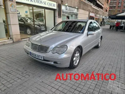 Käytetty Mercedes C200